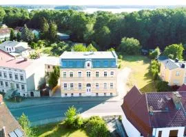 Alt-Berliner Schwanenhof Ferienwohnung DG links