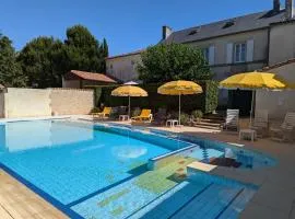 Maison de charme avec piscine chauffée et jardin privé, idéale pour familles - FR-1-653-85