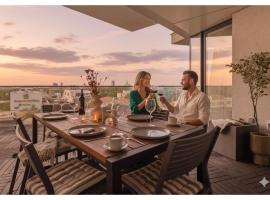 Elegant 3-Bedroom Duplex Apartment with Private Terrace，位于Herăstrău的酒店