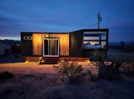 Arizona Adventure Awaits: Glamping Rental Offering Exquisite Views，位于Meadview的酒店
