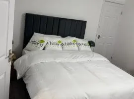 Bungalow - Sleeps 2 - Parking - Garden