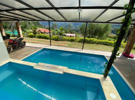 Piscina Privada, Zona parrillas, 8 min del Pueblo, Parqueadero Cubierto，位于帕乔的酒店
