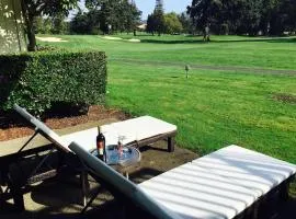 Luxury Napa Getaway Golf Views King Bed