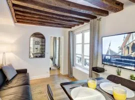 Chic Marais Retreat Steps to Cafes & Notre Dame