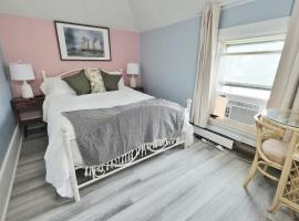 Chic & Sunny 1BR Hideaway- Apt 1，位于布里奇沃特的酒店