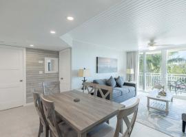 The Grand Cayman | Beautifully Remodeled Key West Condo!，位于基韦斯特的酒店