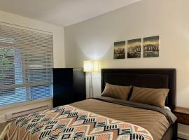 Spacious Modern 3BR Condo at UBC Quiet & Convenient，位于温哥华的酒店