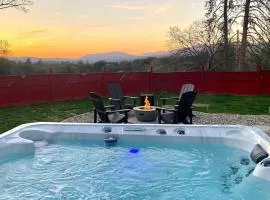 Mountain Escape, Yosemite South Gate House with Hot Tub, Views & Game Room, Near town