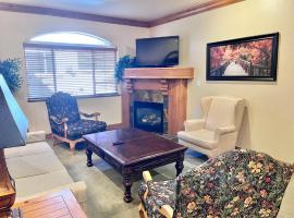 Swiss Zermatt King Suite with Pool Near Park City Ski Resorts - 2049，位于米德韦的酒店