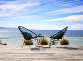 Seawatch - Spa Pool & Panoramic Ocean Views，位于纳尔逊的酒店