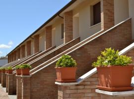 布鲁瑞莱斯加尔达酒店，位于卡尔佩内多洛的酒店