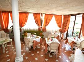 Hotel del Centro，位于卡诺萨迪普利亚的酒店