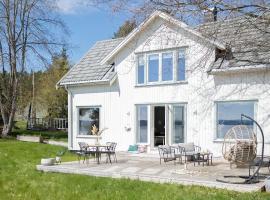 Lovely sea view in modern family house!，位于斯泰恩谢尔的酒店