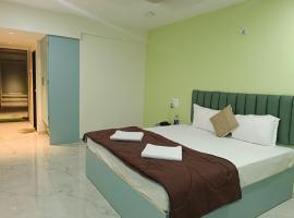 3 WONDERS Tarkarli Hotel and Restaurent，位于马尔万的酒店