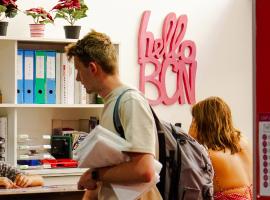 HelloBCN Youth Hostel Barcelona,位于巴塞罗那的酒店