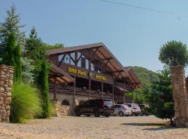 BRB Park Hotel，位于Vizhenka的带热水浴缸的酒店