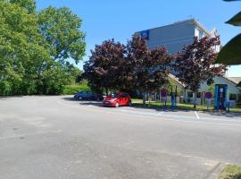 Hôtel Ibis Budget Nantes Ouest Atlantis Couëron，位于Couëron的酒店