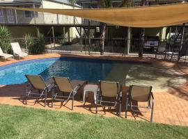 ----------，位于莫阿马的酒店