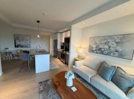 Bright warm & cozy 1 BR in North End Halifax，位于哈利法克斯的酒店