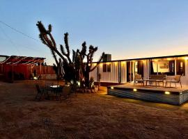 Stunning Vacation Rental with Foosball and Barbecue in Meadview, Arizona，位于Meadview的酒店