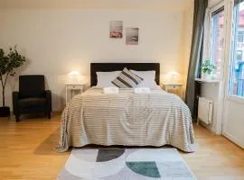 Warm Modern Studio in the Heart of Linné & Haga