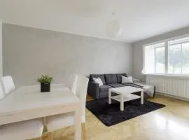 Quiet apartment, free parking and gym