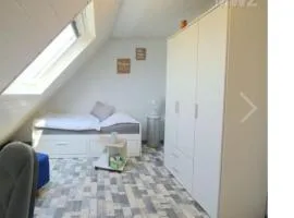 ,, Himmelsblick "Apartment komplett möbliert,direkt an der Haltestelle, nach Heidelberg,Mannheim ,Weinheim