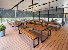 -------------，位于Turner的酒店