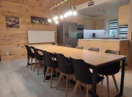 Durbuy Chalet 9p jacuzzi billard jeux，位于杜柏的酒店