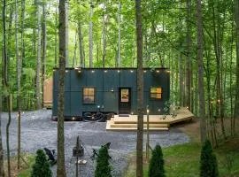 The Evergreen - Serene, Romantic Getaway, Outdoor Shower, and Hiking