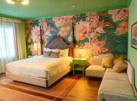 卡尔顿酒店，位于阿塔斯卡德罗的酒店