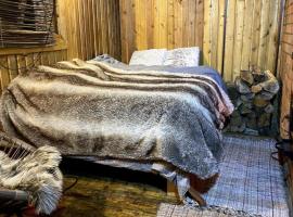 Karula Stay - Sauna House at Karula National Park，位于&Auml;hij&auml;rve的带热水浴缸的酒店