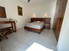 Casa amigos Comala，位于Comala的带热水浴缸的酒店