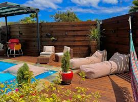 Villa Fare Mananui 2 chambres avec piscine et jardin，位于Paea的酒店