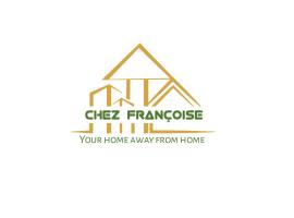 Chez Francoise your home away from home，位于Vaudreuil的酒店