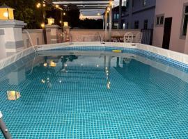 Happy Villa Muar Corner Pool Villa Family Friends Gathering Party，位于麻坡的酒店