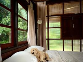 บ้านเหนือเมฆ - a home of neua，位于南府的酒店