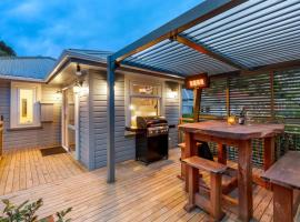 Quiet home with modern touch，位于但尼丁的宠物友好酒店