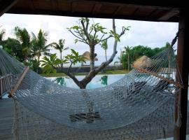 甘榜别墅，位于艾湄湾的带泳池的酒店
