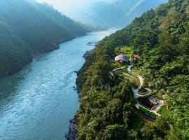 ONENESS Rishikesh by Ganga Kinare - A Luxury Wilderness Resort，位于瑞诗凯诗的酒店