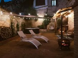 Casa di Lucy Spello con Grotta Esclusiva