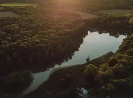 Parcel Tiny House l'Atrée au bord d'un étang