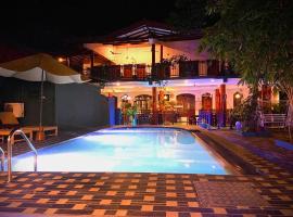 蒂瑟默哈拉默野生动物园宾馆，位于蒂瑟默哈拉默的带停车场的酒店