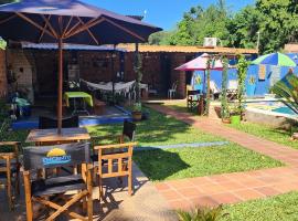 Charming place to stay with lots of nature，位于Areguá的酒店