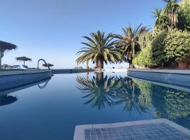 Hotel Cortijo de la luna，位于阿尔姆尼卡的酒店