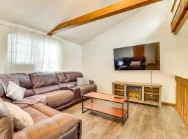 Ski, Swim and Hike! Family Home in Tobyhanna