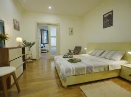 Cozy Apartment Near Holiday Inn