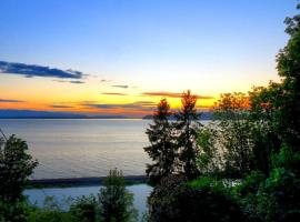 Sweet Lil Casita Puget Sound Hideaway，位于埃德蒙兹的酒店