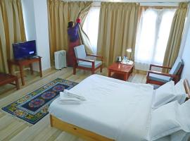 Hotel ZhuSa，位于Pajo的酒店