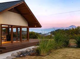 ヴィラグリファーム七里岩，位于韮崎市的酒店